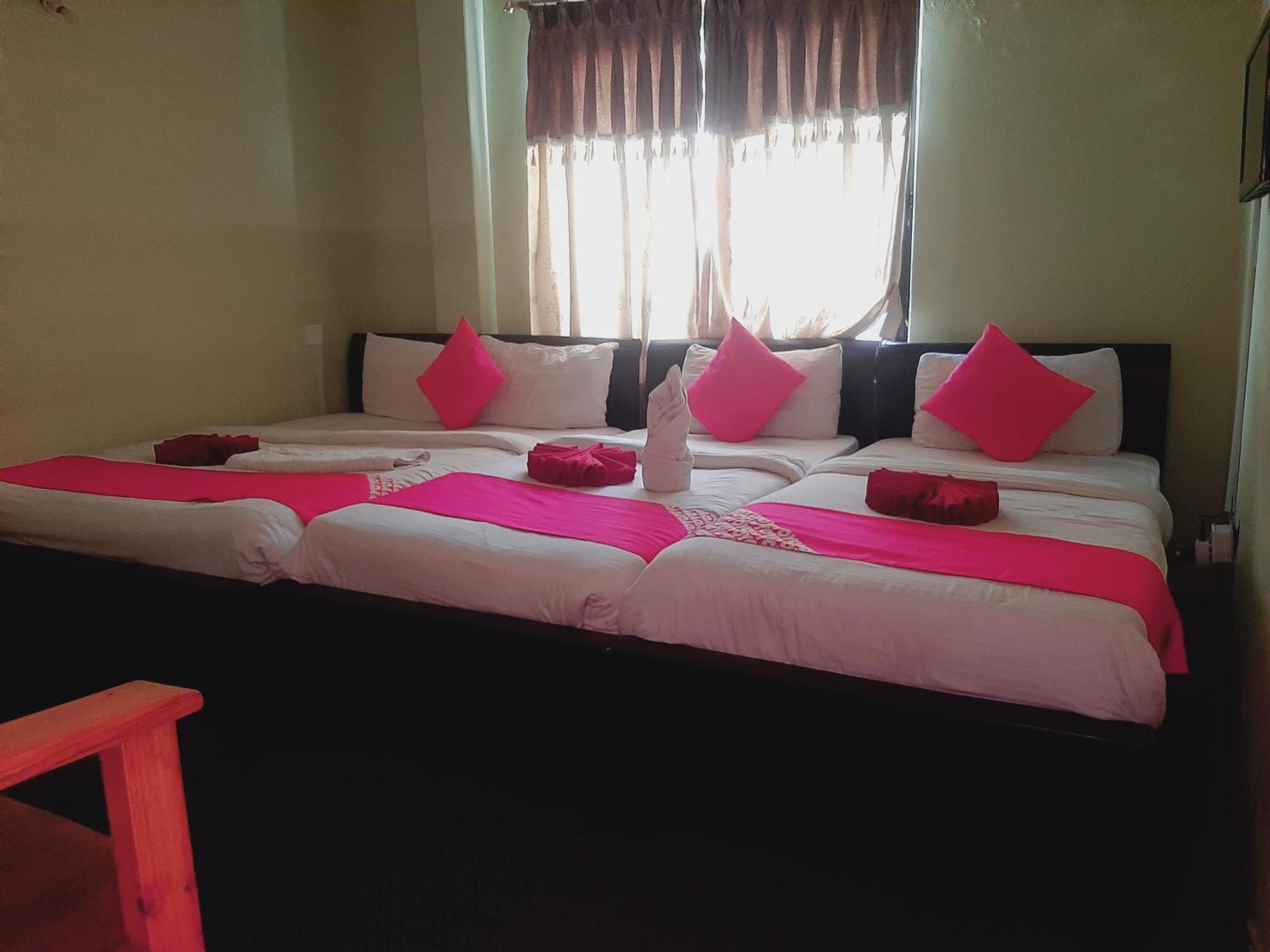 Hotel Lake N Yeti Pokhara Exterior photo