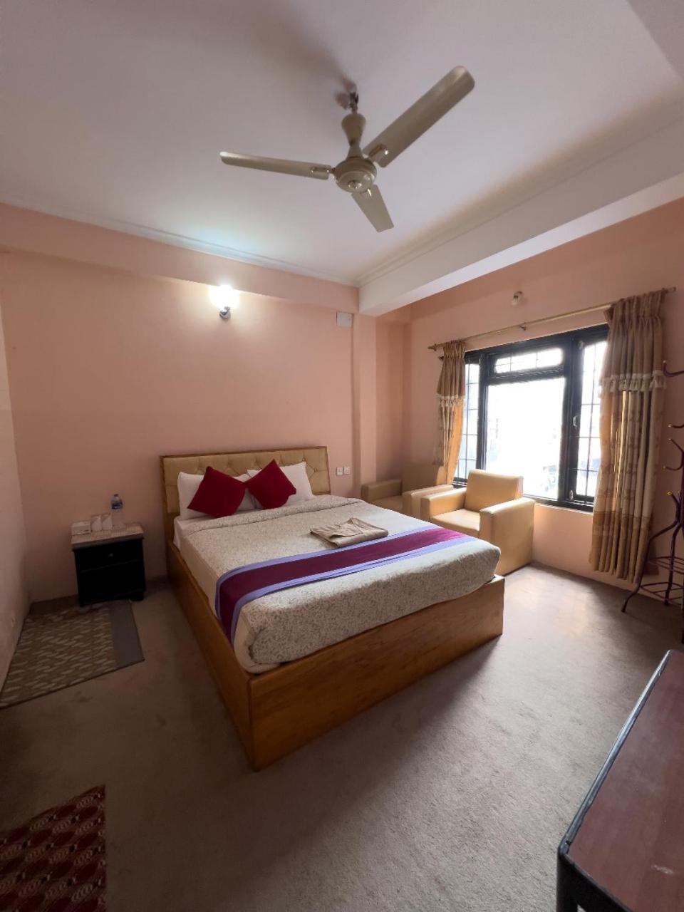 Hotel Lake N Yeti Pokhara Exterior photo